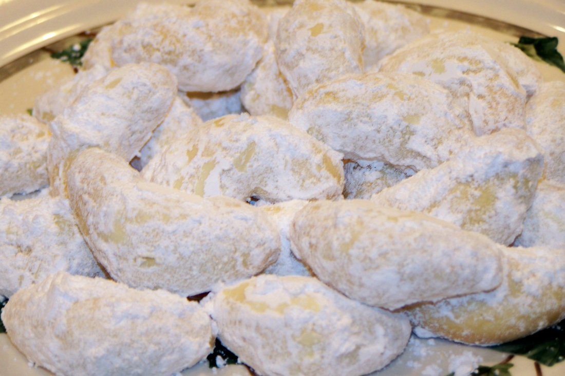 Kourambiedes (Powdered Sugar Cookies)